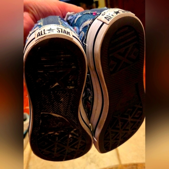 Limited Edition Chuck Taylor All Star High Vintage Denim Flowers Sneaker - Picture 8 of 12